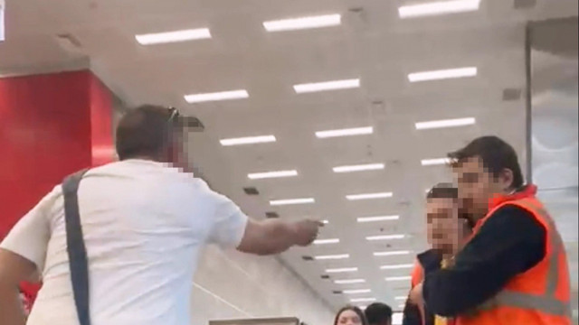 Havalimanında yanlış perona giren yolcu ortalığı birbirine kattı: "Sülaleni bitireceğim" - Resim: 0