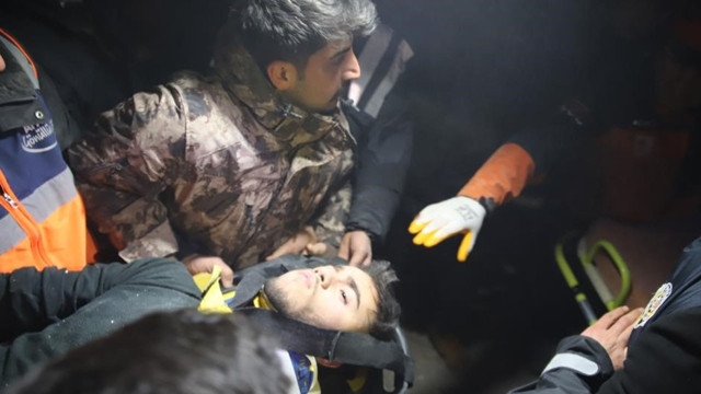 Enkazdan 96 saat sonra çıkarılan ve idrarını içerek hayatta kalan depremzede korku dolu anları anlattı - Resim: 0