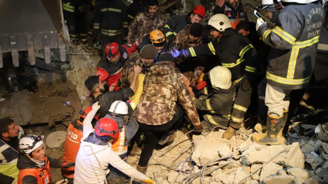 Enkazdan 96 saat sonra çıkarılan ve idrarını içerek hayatta kalan depremzede korku dolu anları anlattı - Resim: 1