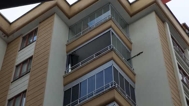 Samsun'da akılalmaz olay! 17 yaşındaki kız, halı yüzünden hastanelik oldu - Resim: 0