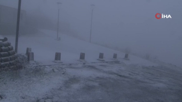 İstanbul'a kar yağmaya başladı! Orhan Şen 'bugün kar yağmaz' demişti! Yerler beyazladı... - Resim: 0