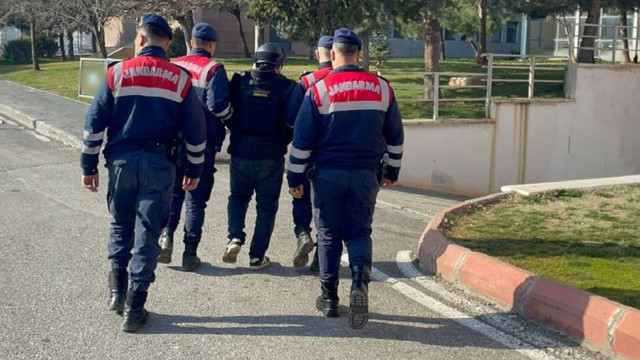 3 kardeşin öldüğü muhtarlık kavgası firarisi saklandığı samanlıkta yakalandı - Resim: 0