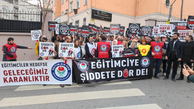 "Arkadaşlarınızı iyi seçmelisiniz" diyen öğretmen veli tarafından darp edildi iddiası - Resim: 0