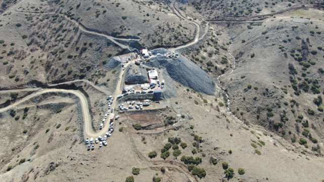 Elazığ'da maden ocağında göçük! 4 işçi toprak altında kaldı! Bakanlıktan açıklama geldi - Resim: 1