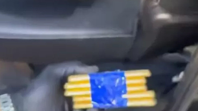 Yer Hakkari! Otomobilden külçe külçe altın çıktı! Çarpıcı görüntüleri Bakan Yerlikaya paylaştı - Resim: 0