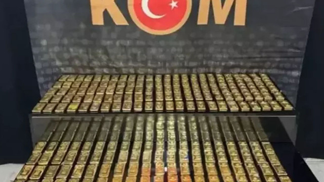 Yer Hakkari! Otomobilden külçe külçe altın çıktı! Çarpıcı görüntüleri Bakan Yerlikaya paylaştı - Resim: 1