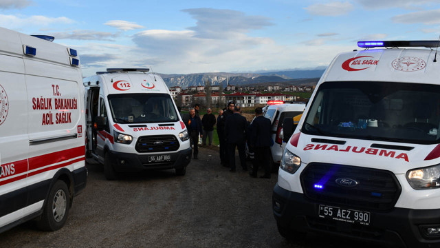 Samsun'da öğrenci servisi devrildi: Yaralılar var - Resim: 0