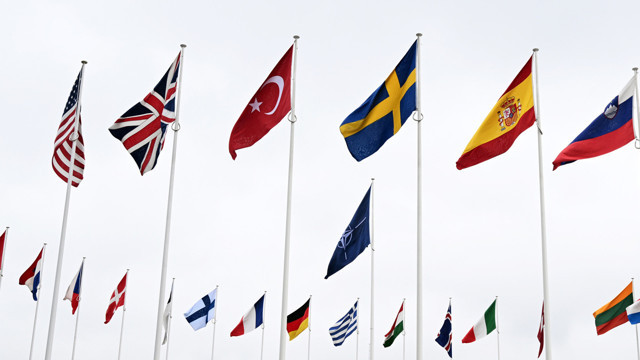 İsveç'in bayrağı NATO'daki yerini aldı: "Putin başarısız oldu" - Resim: 1