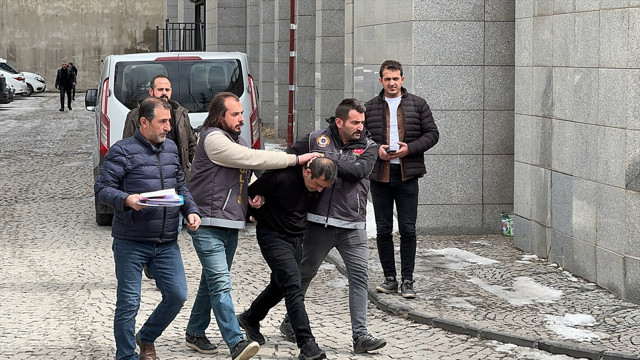 Erzurum'da katledilen anne ve kızı gözyaşlarıyla uğurlandı - Resim: 2