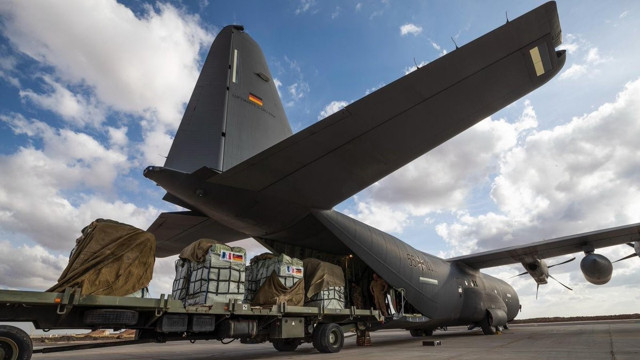 Almanya, ilk kez Gazze’ye havadan yardım bıraktı - Resim: 0