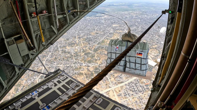 Almanya, ilk kez Gazze’ye havadan yardım bıraktı - Resim: 1