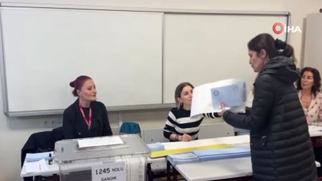 Ünlü sanatçı Candan Erçetin sandık kurulu üyesi oldu - Resim: 0