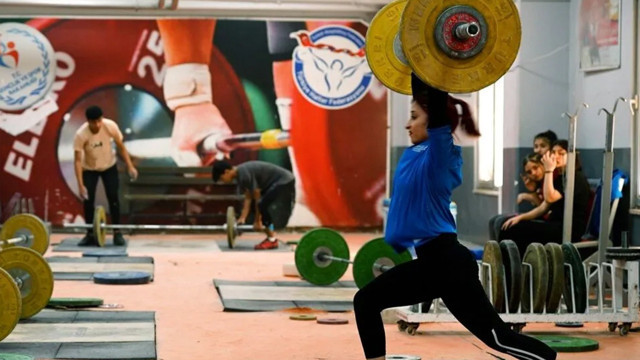 Enkaz altından şampiyonluğa! 3 gün enkaz altında kalan Büşra'nın başarısı - Resim: 1