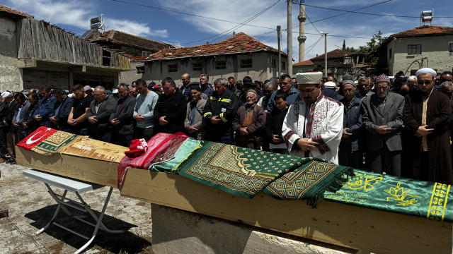Nişanına giderken ölen Esra ile kardeşi toprağa verildi - Resim: 0