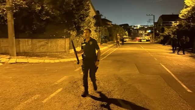 Elinde pompalı tüfekle sokağa çıkan kişi 4 saatte ikna edildi - Resim: 1