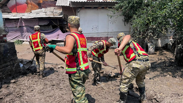Şiddetli yağışlar sele neden oldu, 12 kişi hayatını kaybetti - Resim: 1