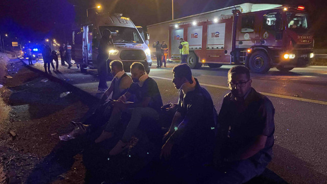 Anadolu Otoyolu'nda iki yolcu otobüsü çarpıştı: 15 yaralı - Resim: 1