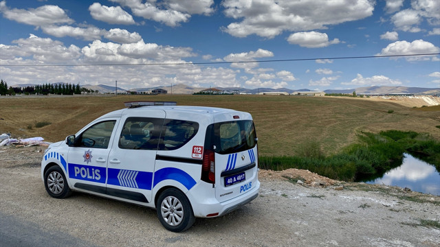 Kırşehir'de gölet kenarındaki bazayı açan vatandaş korkunç manzarayla karşılaştı - Resim: 0