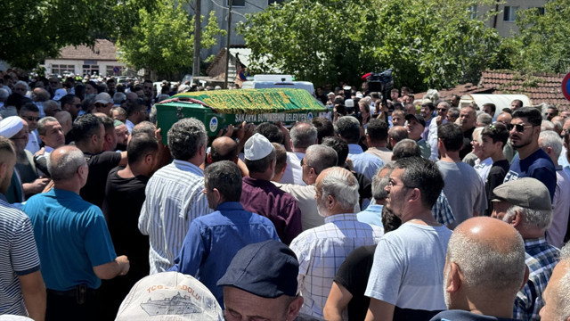 Sakarya'da silahlı saldırıda öldürülen eski Ferizli Belediye Başkanı Ahmet Soğuk'un cenazesi defnedildi - Resim: 1