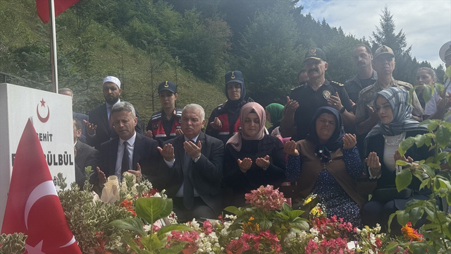 Şehit Eren Bülbül, şehadetinin 7'nci yılında mezarı başında anıldı - Resim: 2