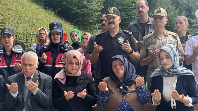 Şehit Eren Bülbül, şehadetinin 7'nci yılında mezarı başında anıldı - Resim: 3