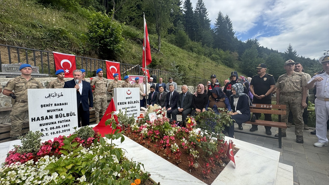 Şehit Eren Bülbül, şehadetinin 7'nci yılında mezarı başında anıldı - Resim: 0