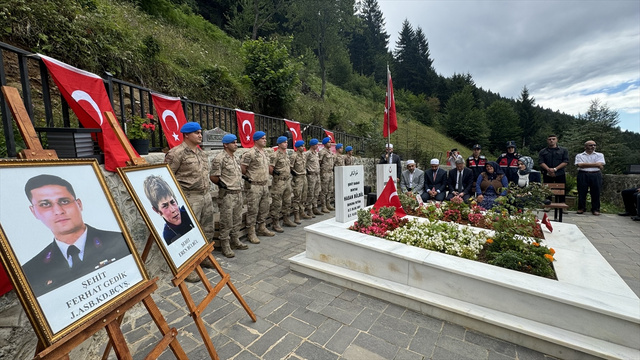 Şehit Eren Bülbül, şehadetinin 7'nci yılında mezarı başında anıldı - Resim: 1