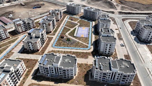 Depremzedeler yeni yuvalarına kavuşuyor! Bakan Murat Kurum: Durmayacağız... - Resim: 0