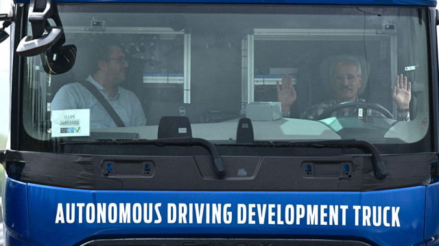 Bakan Abdulkadir Uraloğlu test etti! Otonom kamyon akıllı yollarda - Resim: 2