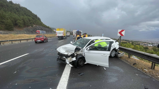 Anadolu Otoyolu'nun Bolu kesiminde zincirleme trafik kazası meydana geldi - Resim: 1