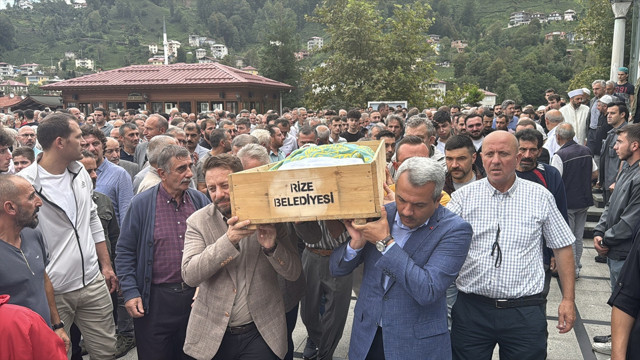 Rize'de okulda ölüm: 14 yaşındaki öğrencinin cenazesi defnedildi - Resim: 0