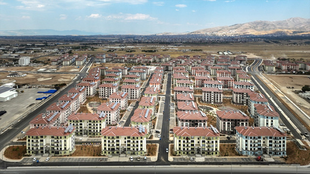 Malatya'da 5 bin deprem konutu gelecek ay teslim edilecek - Resim: 0
