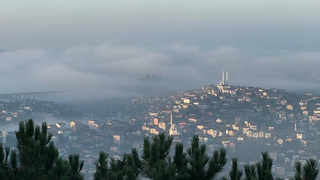 İstanbul'un bazı bölgelerinde sis etkili oldu - Resim: 0