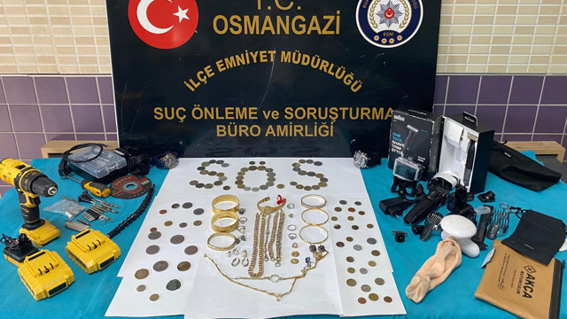 Bursa'da 255 bin liralık ziynet eşyası çalan şahıs yakalandı! Hepsi çantasından çıktı - Resim: 0