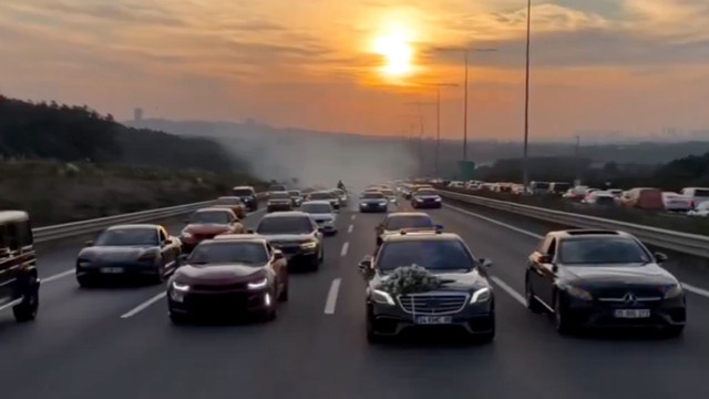 İstanbul'da çakarlı düğün konvoyu! Bakan Yerlikaya duyurdu: Sürücüler tespit edildi, hepsine ceza yağdı - Resim: 0