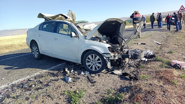 Muş'ta otomobil ile tır çarpıştı! Feci kazada 1 kişi hayatını kaybetti - Resim: 0