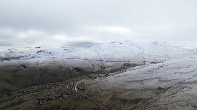 Sıcaklık 10 derece birden düştü kar yağdı! - Resim: 0