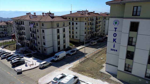 Hatay'da depremzedeler yeni konutlarına yerleşiyor - Resim: 0