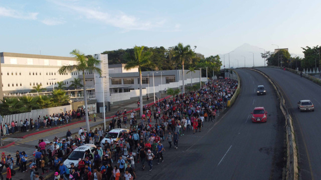 ABD'deki seçim nedeniyle Meksika'dan yaklaşık 3 bin kişilik göçmen konvoyu yola çıktı - Resim: 2