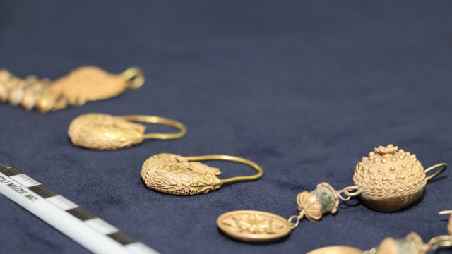 Denizli'de Lidya dönemine ait takılarla yakalanan 2 kişi tutuklandı - Resim: 0