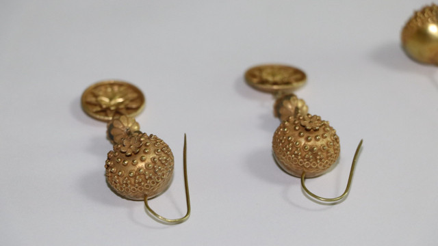 Denizli'de Lidya dönemine ait takılarla yakalanan 2 kişi tutuklandı - Resim: 2