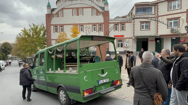 Sancaktepe'de İETT otobüsünün çarpması sonucu ölen çocuğun cenazesi defnedildi - Resim: 0