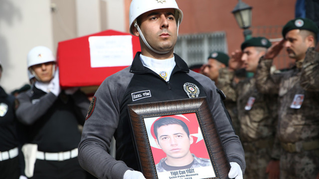 Şehit polis memuru Yiğit Can Yiğit memleketi Adana'da toprağa verildi - Resim: 1