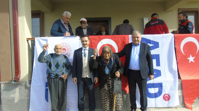 Nurdağı'nda 65 köy evinin anahtarı depremzedelere teslim edildi - Resim: 0