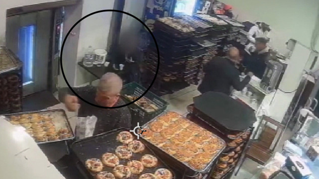 Hatay'da "üşümesin" diye fırına alınan kadın, cep telefonu çaldı - Resim: 2