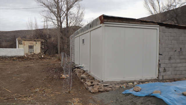 Iğdır'da barakada yaşayan vatandaşa konteyner ev verildi - Resim: 1