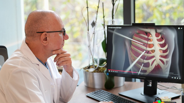 Kalp ameliyatlarında yeni dönem: Küçük kesi ve kalbi durdurmadan müdahale - Resim: 0