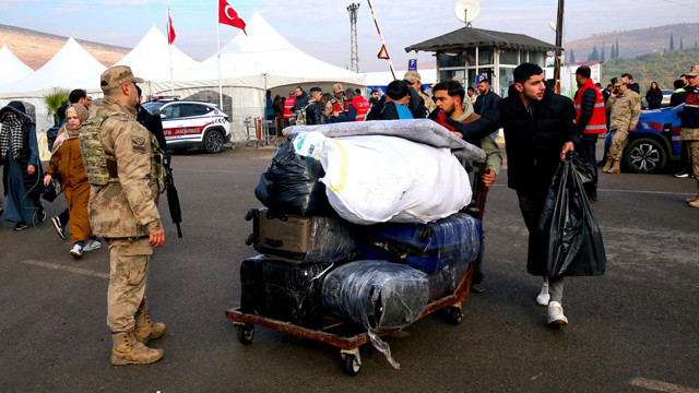 Suriye'ye dönen Çolak: Sizleri Suriye'de misafir etmeye her zaman hazırız - Resim: 0