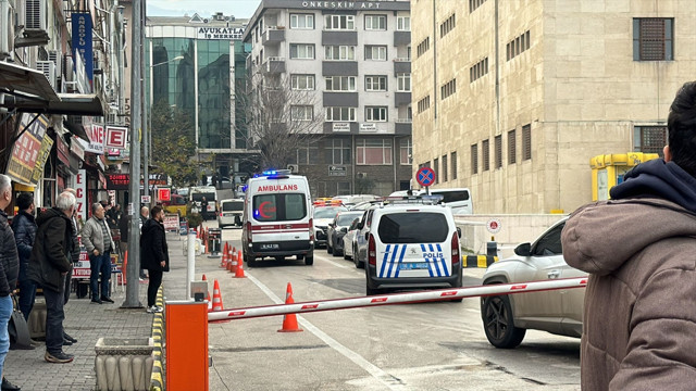 Bursa Adliyesi'nde dehşet! Duruşma salonunda silahla ateş açıldı: 2 sanık öldü, 2 jandarma yaralandı - Resim: 0