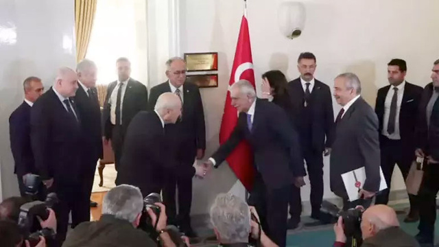 DEM Parti heyeti Devlet Bahçeli ile görüştü Sırrı Süreyya'nın elindeki dosya dikkat çekti - Resim: 0